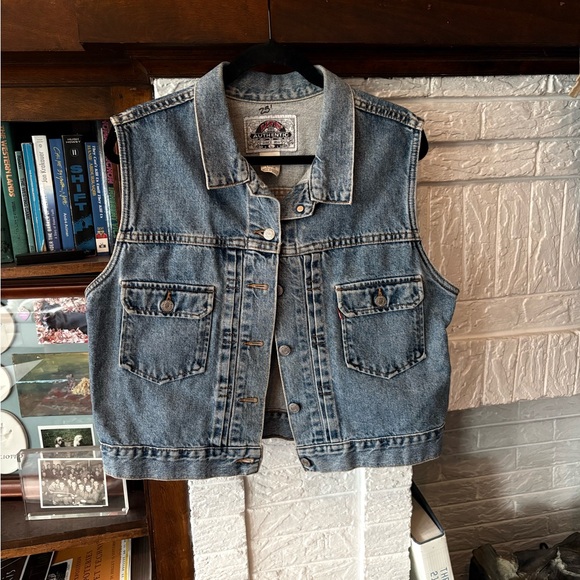 Levi's Tops - Levi's cropped denim vest vintage size large